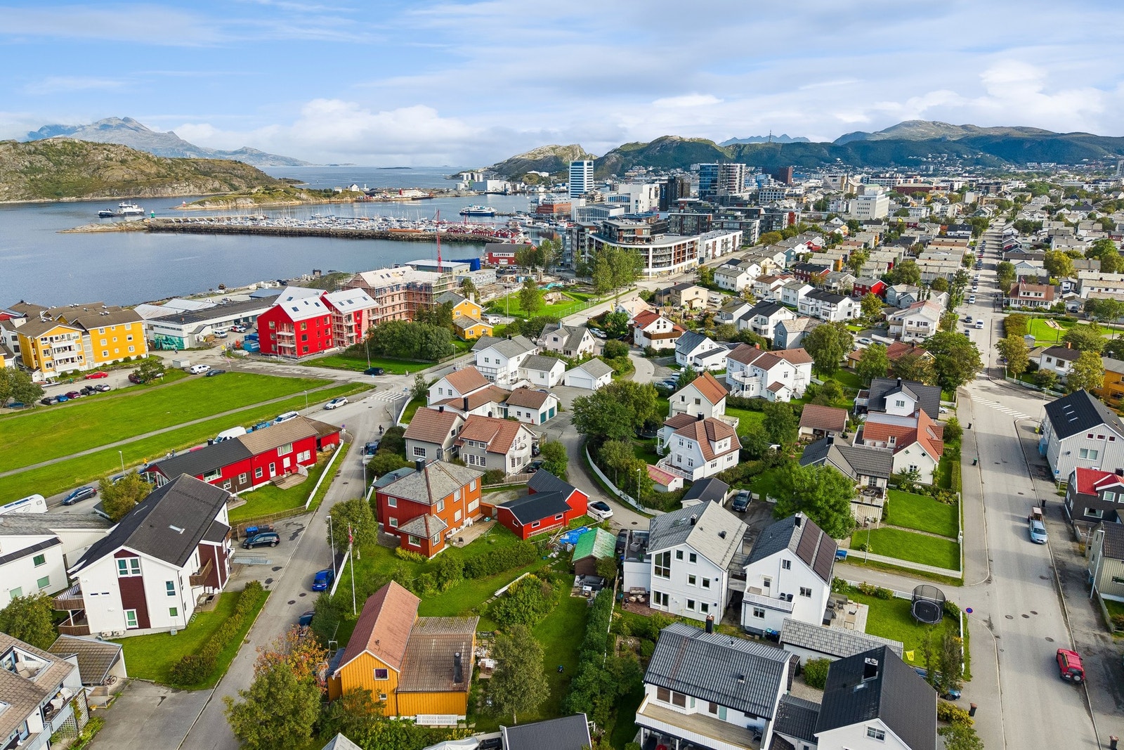 Fra Vestbyen er det kort vei til Bodø sentrum med alle servicetilbud. Galleribilde