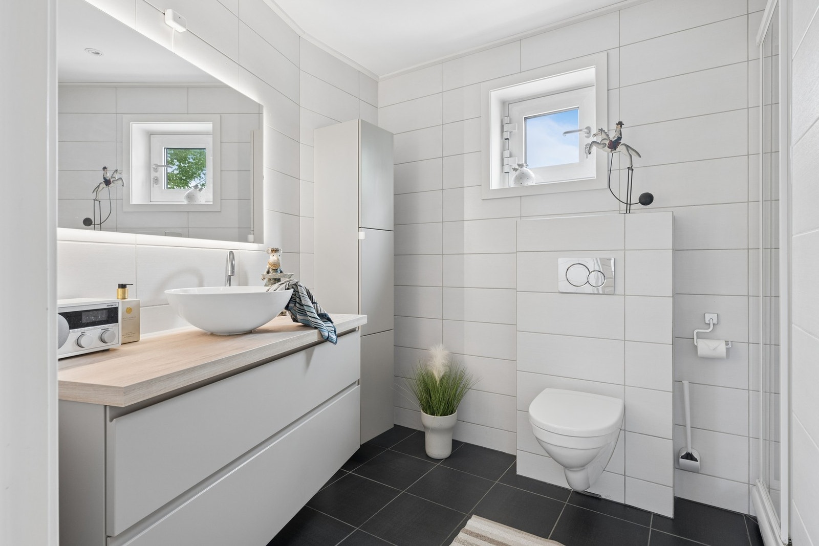 Elektriske varmekabler i gulvet gir god komfort på badet. Galleribilde