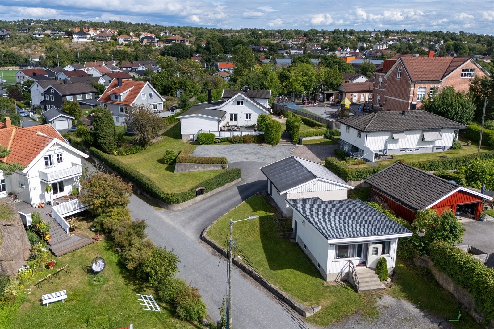 Her ser man hovedboligen i bakkant og utleieboligen i forkant. Galleribilde