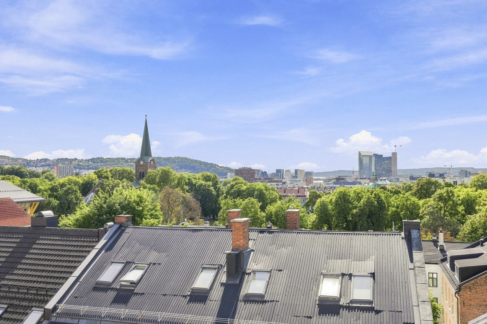 Her bor du med utsikt som gir en ekstra dimensjon til boligen. Galleribilde