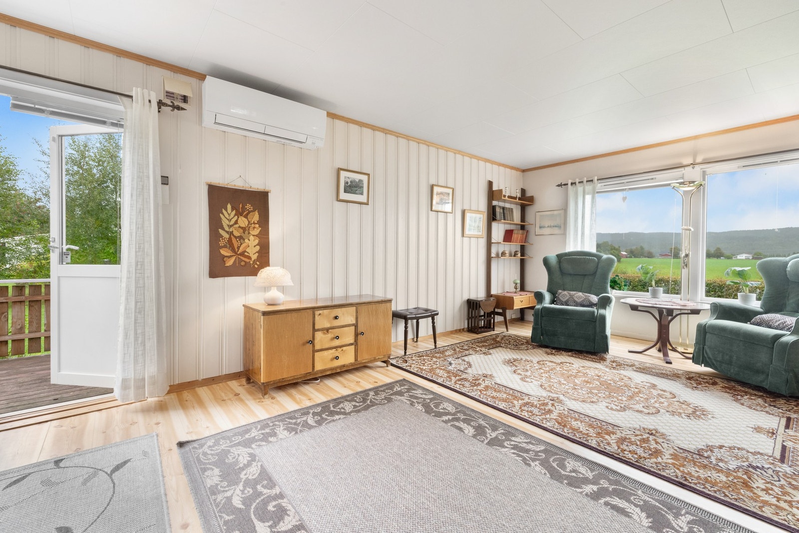 Utgang fra stuen til en lun og trivelig veranda Galleribilde