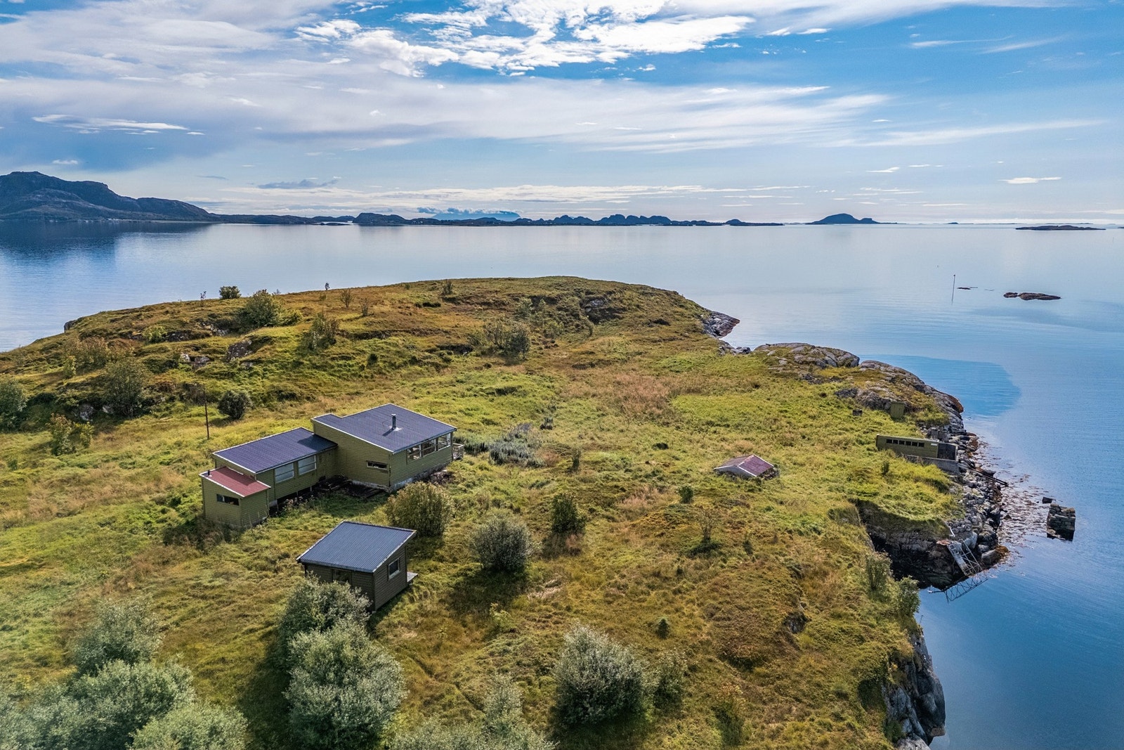 Hele øya er din private tumleplass, omkranset av hav på alle kanter. Galleribilde