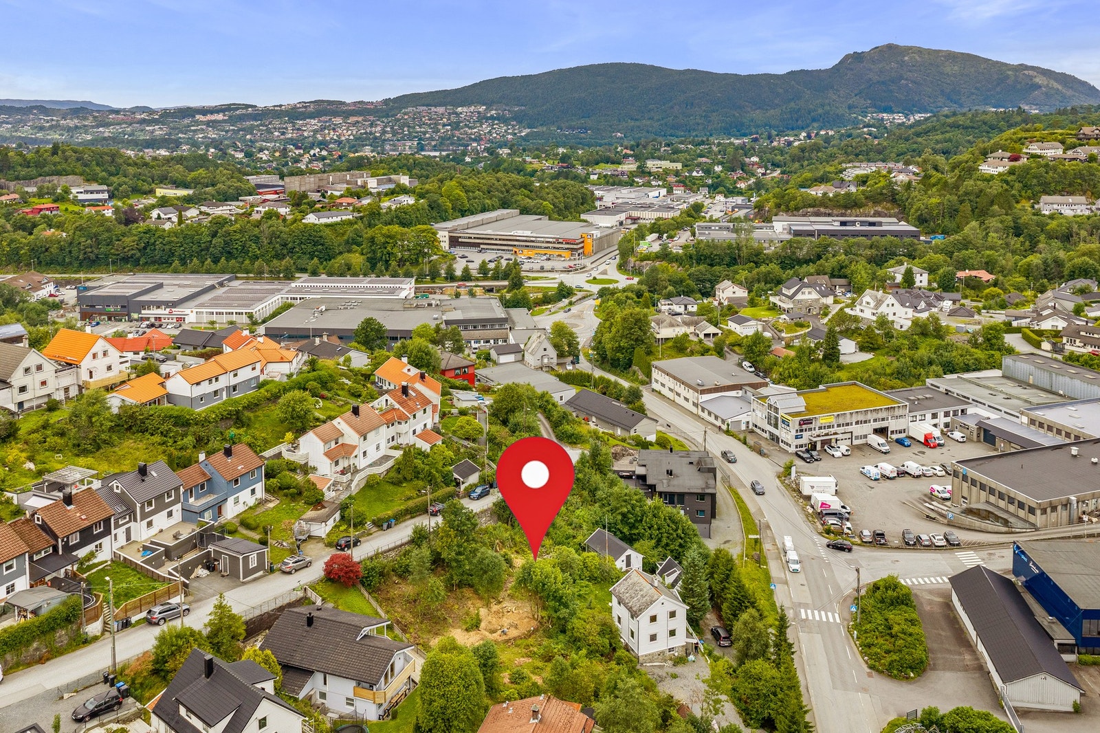 Her ser man eiendommen fra øst not nordvest Galleribilde