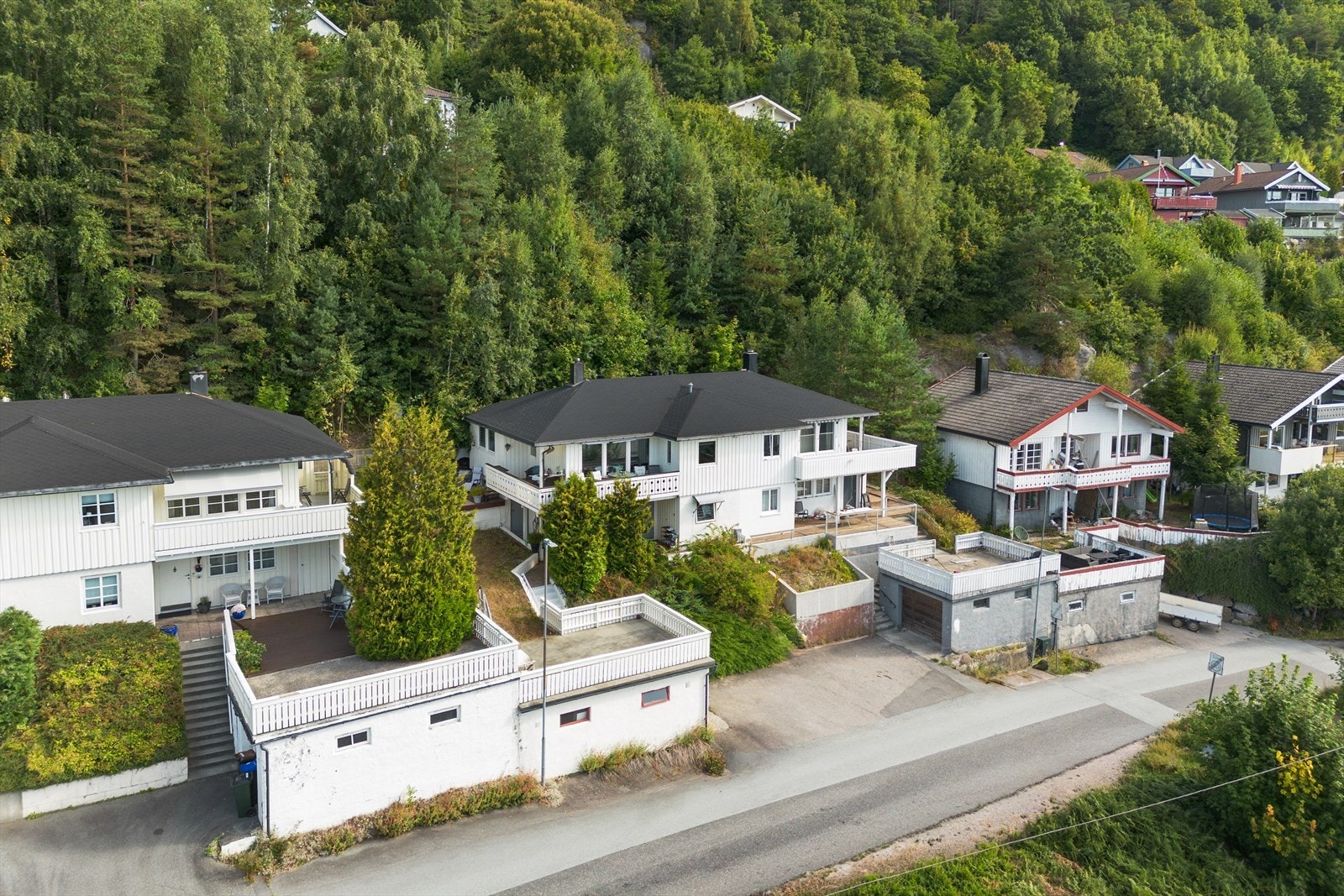 Flyfoto som viser eiendommens beliggenhet i nabolaget Galleribilde