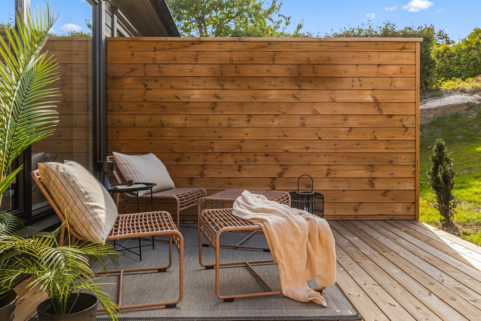 Mot syd er det en skjermet og solrik terrasse. Galleribilde