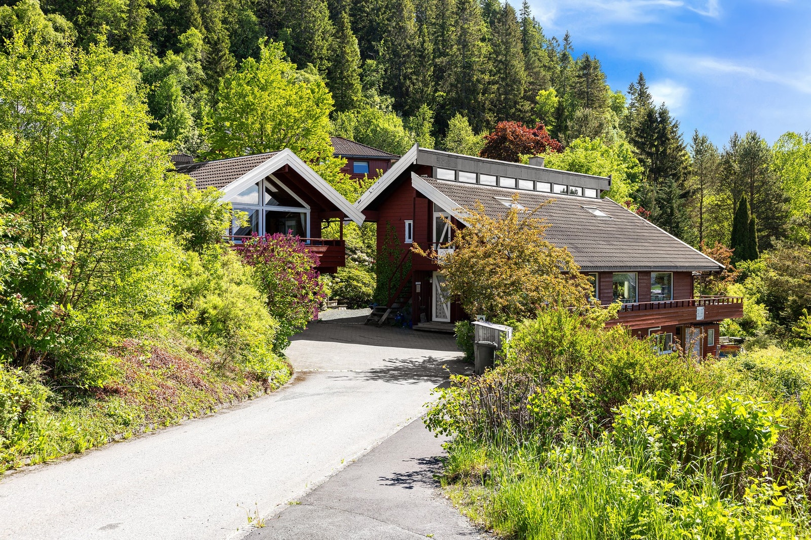 EiendomsMegler 1 v/Frank Robert Bae presenterer en særdeles romslig familiebolig over tre plan med utleiedel og attraktiv beliggenhet på Steinåsen. Foto: Nonstad Foto. Galleribilde