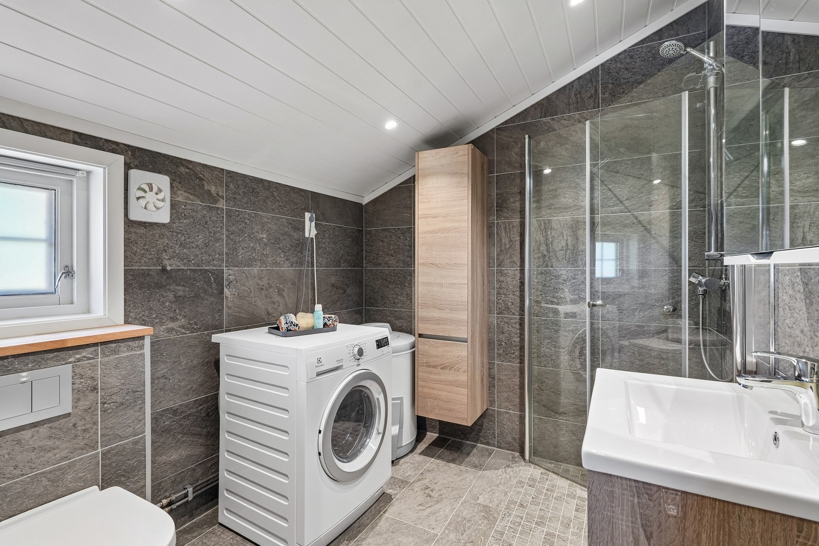 Badet har skråtak og en lun og behagelig stil. Galleribilde