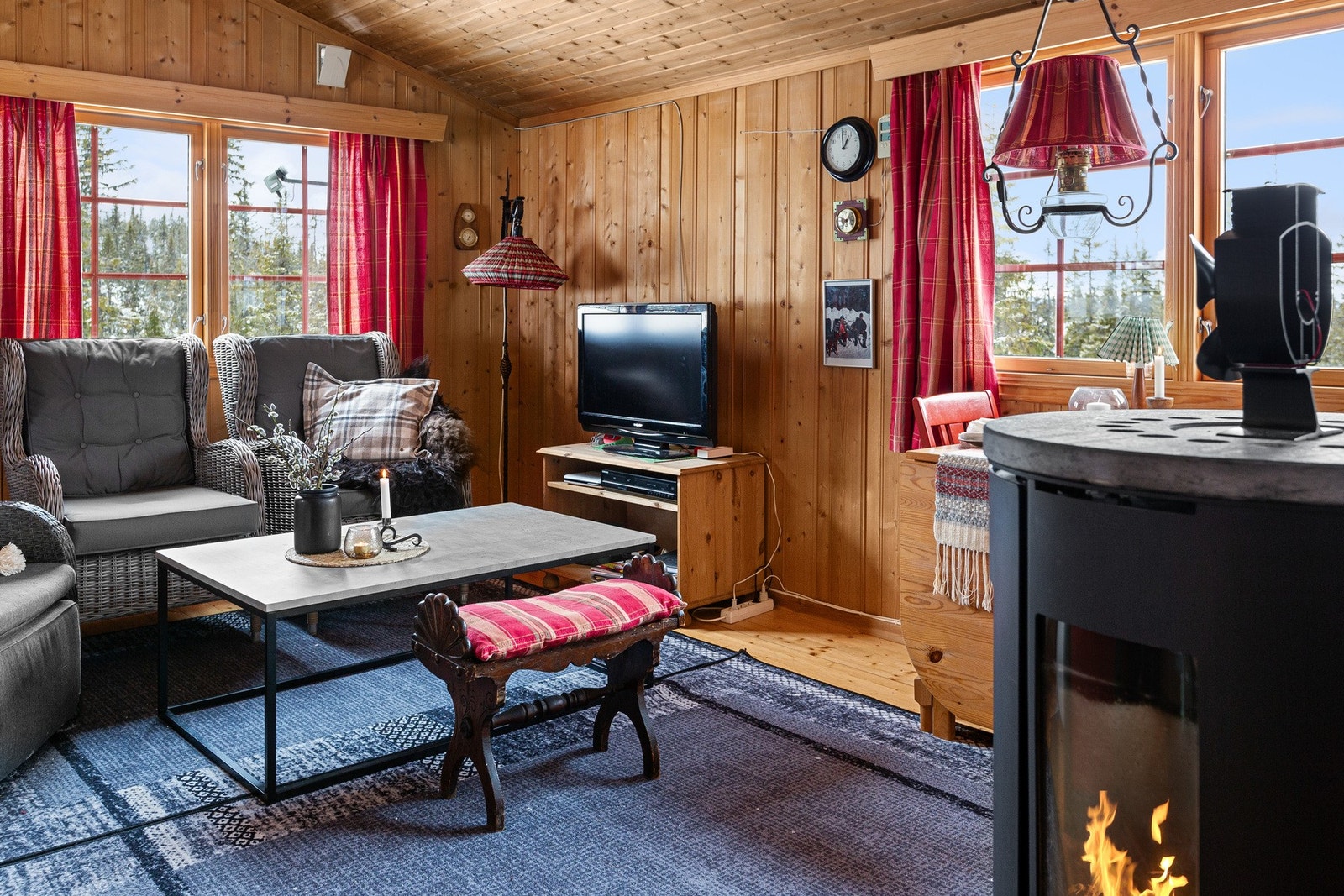 Flere vindusflater slipper inn godt med naturlig lys. Galleribilde