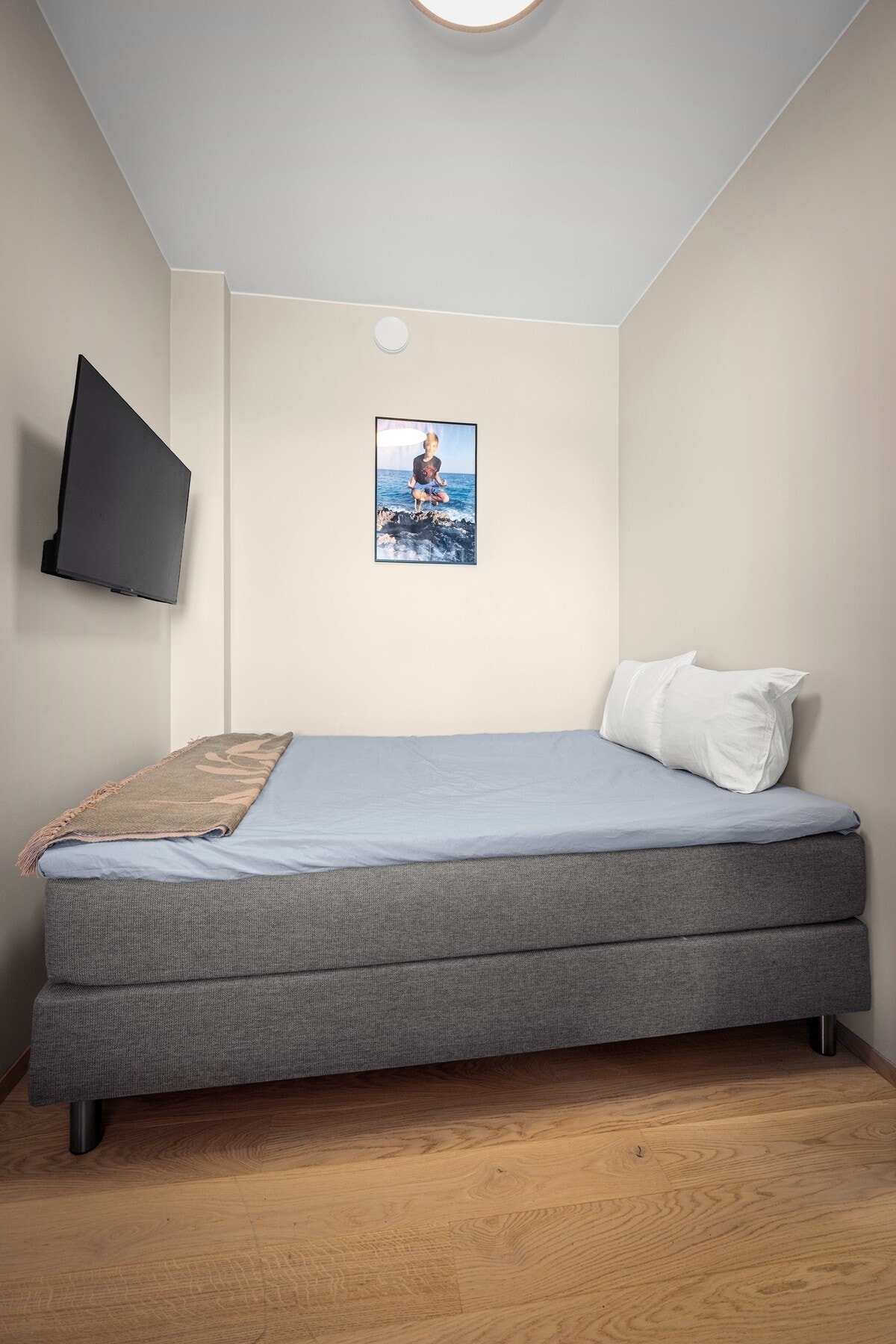 Boligens tredje soverom er også på ca. 7 m² og gir flere fleksible bruksmuligheter. Galleribilde