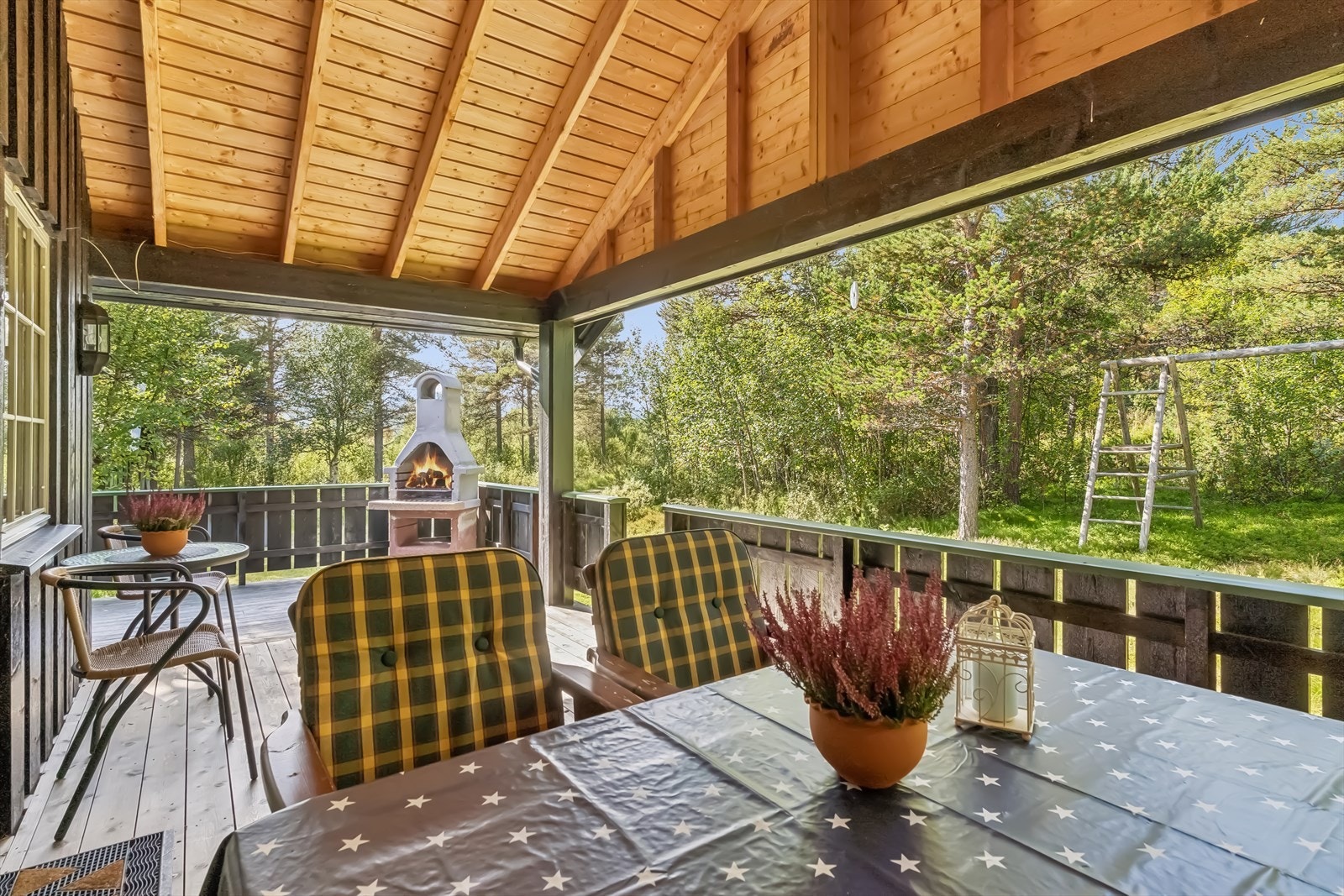 Delvis overbygd veranda Galleribilde