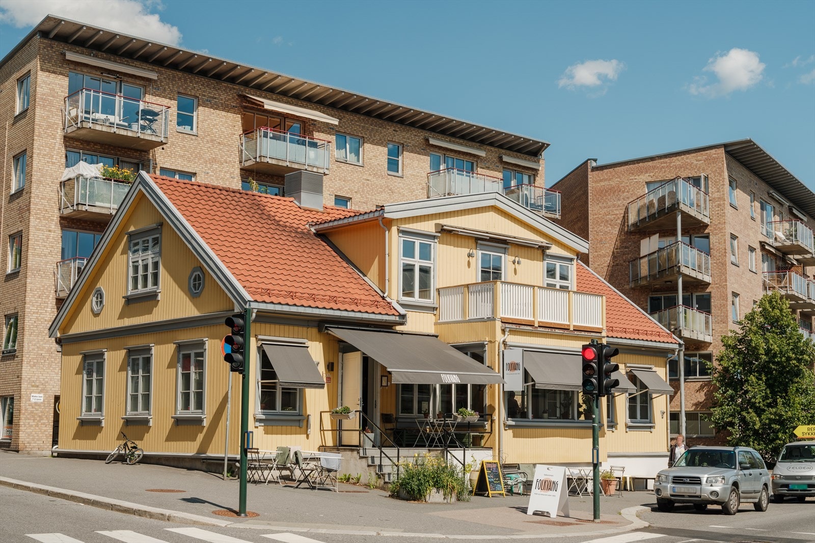 Sagene Lunsjbar er et hyggelig og populært spisested i nærområdet, perfekt for en god lunsj eller kaffe. Galleribilde