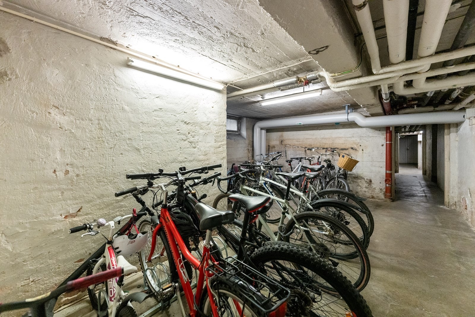 Aksjelaget har felles sykkelbod. Galleribilde