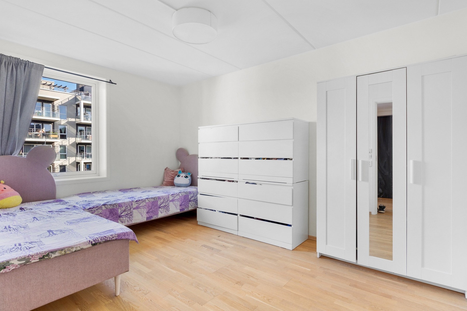 Et lyst og anvendelig rom som passer perfekt som barne-, gjeste- eller kontorrom. Galleribilde