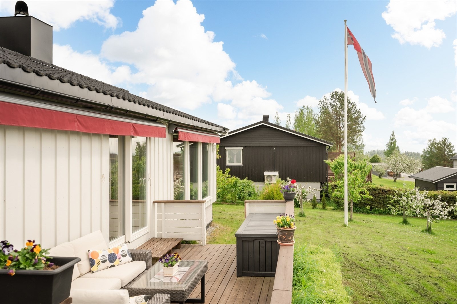 Her kan man nyte fine sommer kvelder. Galleribilde