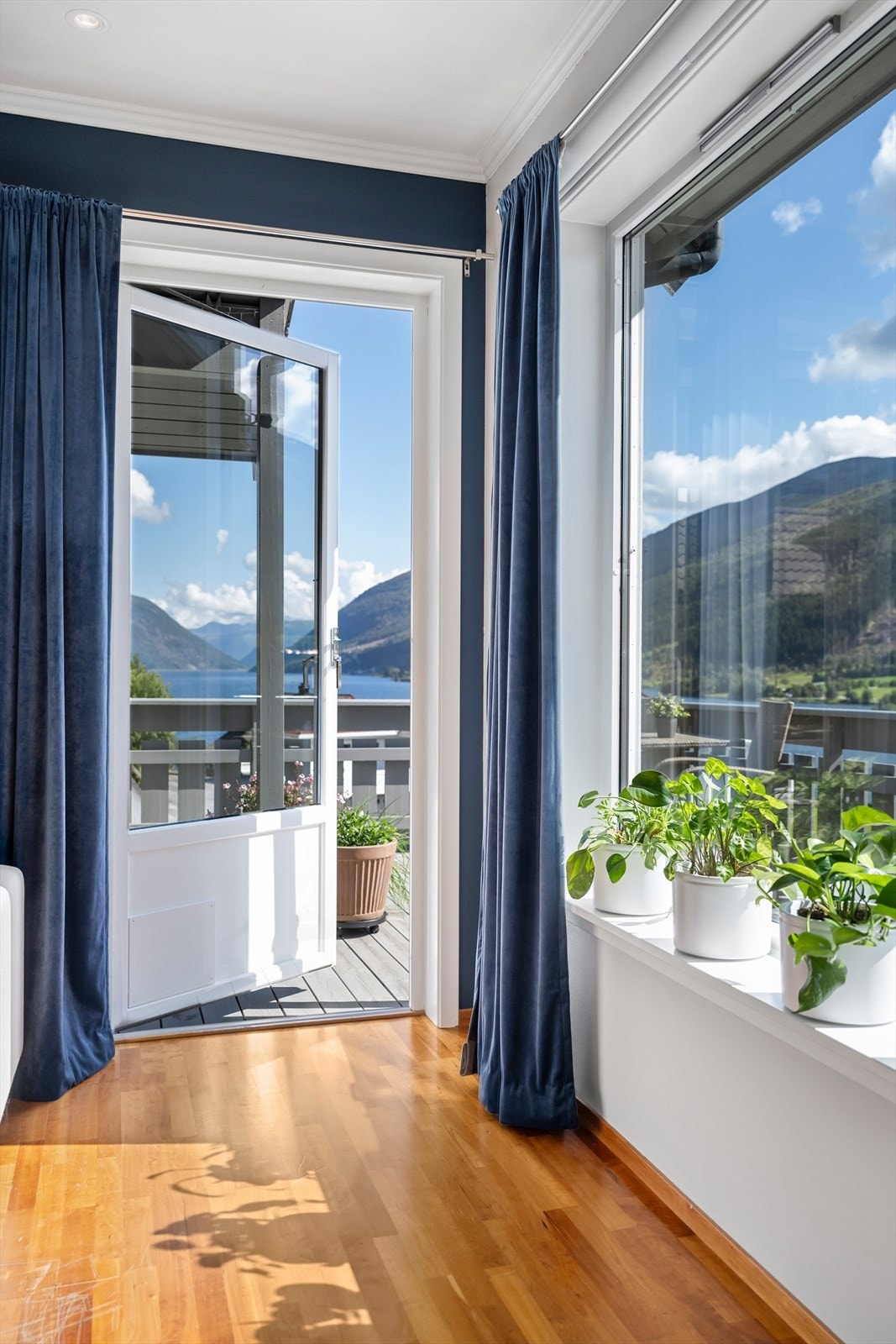 Verandaen har tilkomst frå stova og frå kjøkkenet. Galleribilde