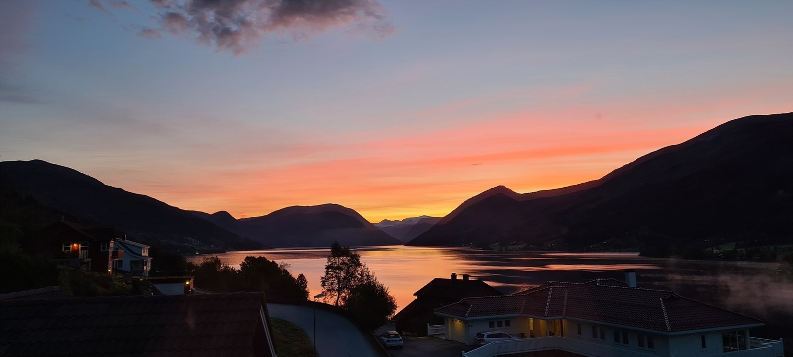 Det er kanskje ikkje så rart att mange finn fram målekost og lerret når dei befinn seg i området. Galleribilde