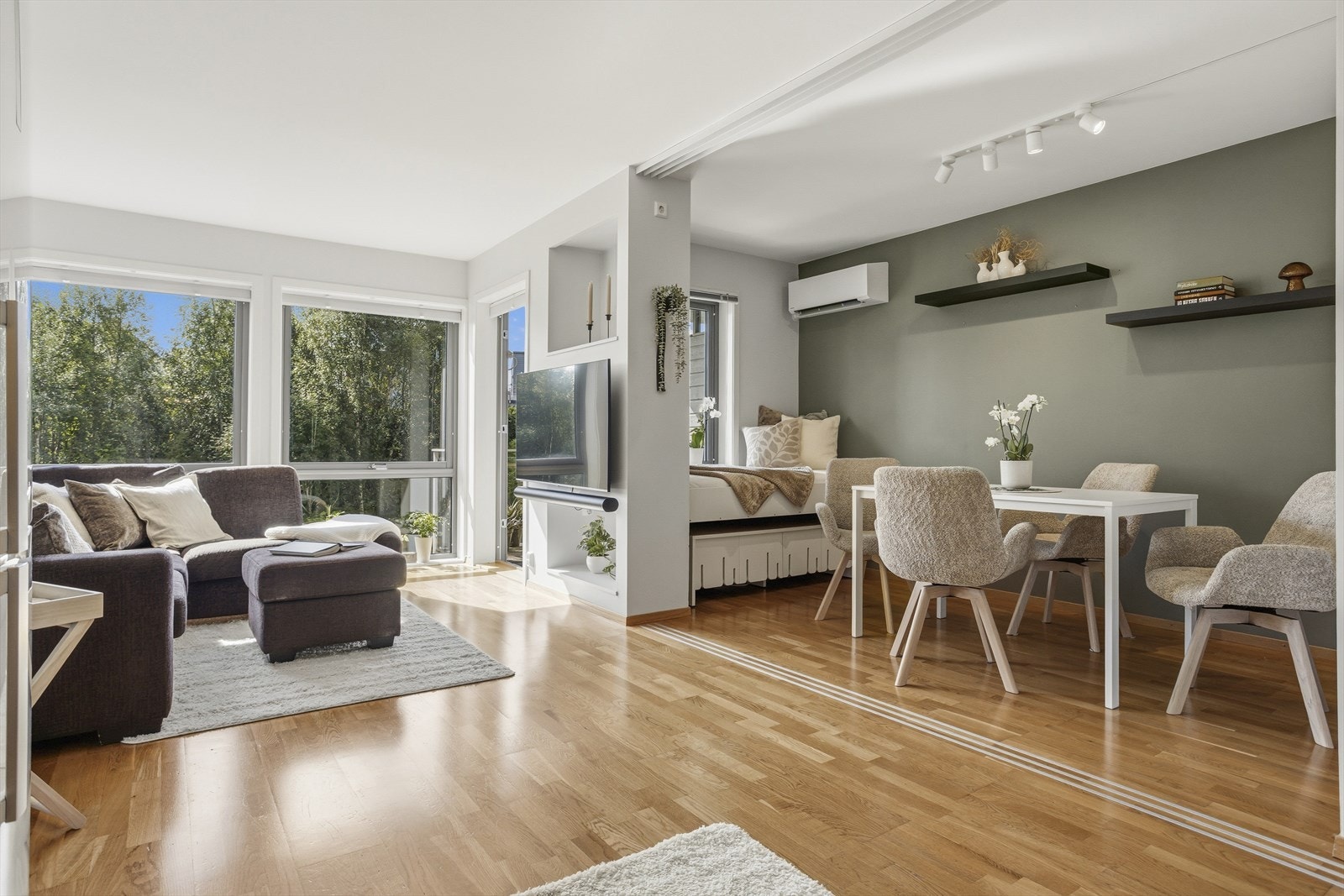 - Leiligheten er også utformet på en måte slik at soverom nr 2 funker som en spisestue også! - Galleribilde
