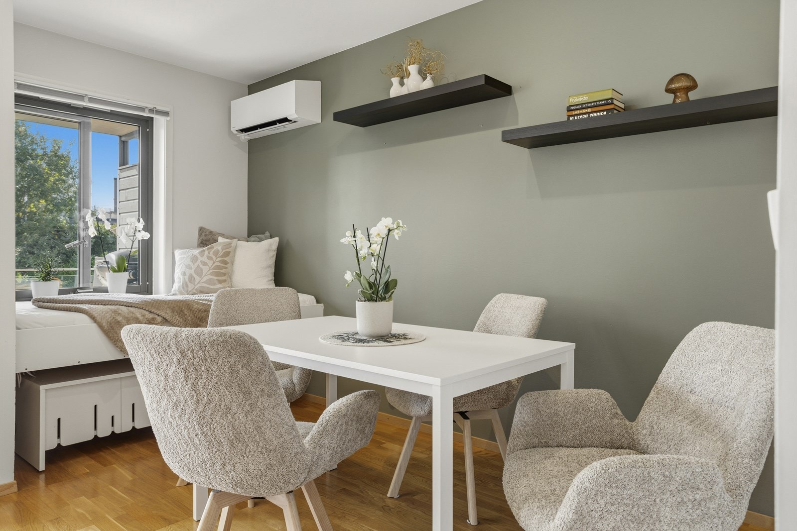 - Soverom 2 er romslig og måler ca. 8 m² - Galleribilde