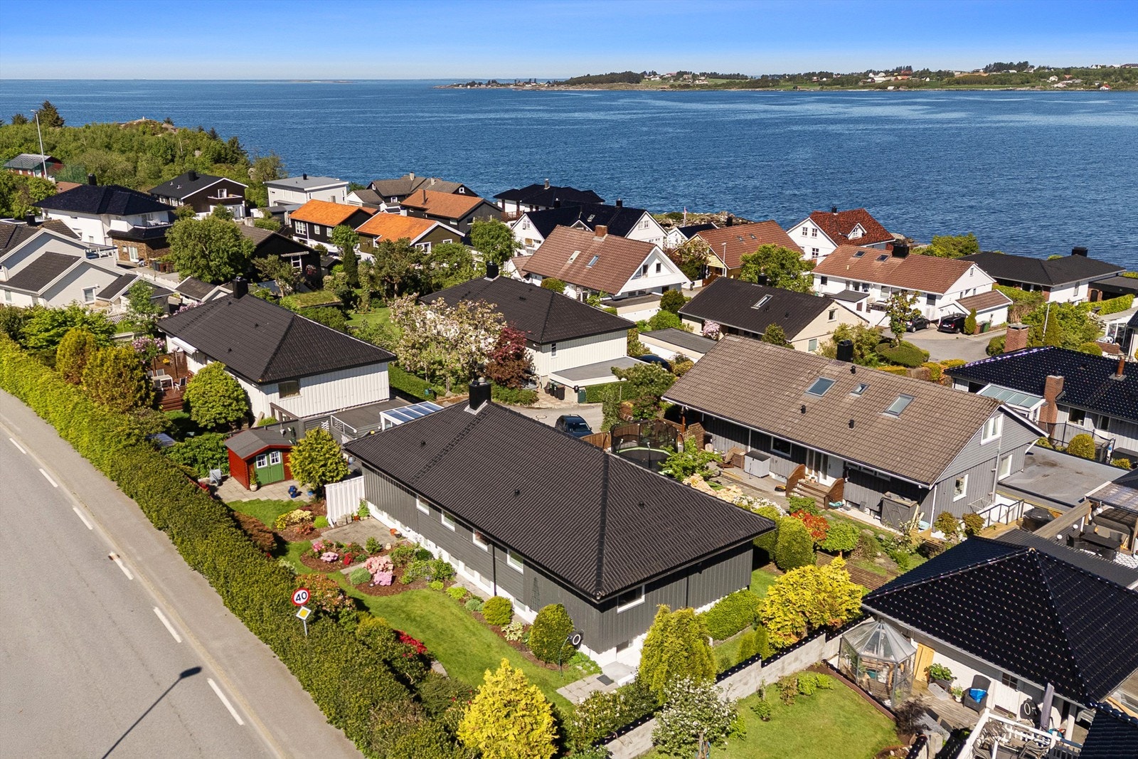 Fra eiendommen er det utsikt mot Hafrsfjord. Galleribilde