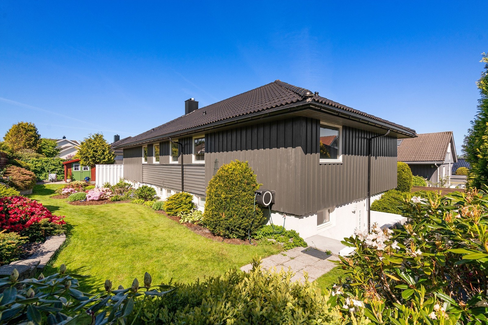 Yttertaket ble tekket om med ny takstein i 2018. Galleribilde