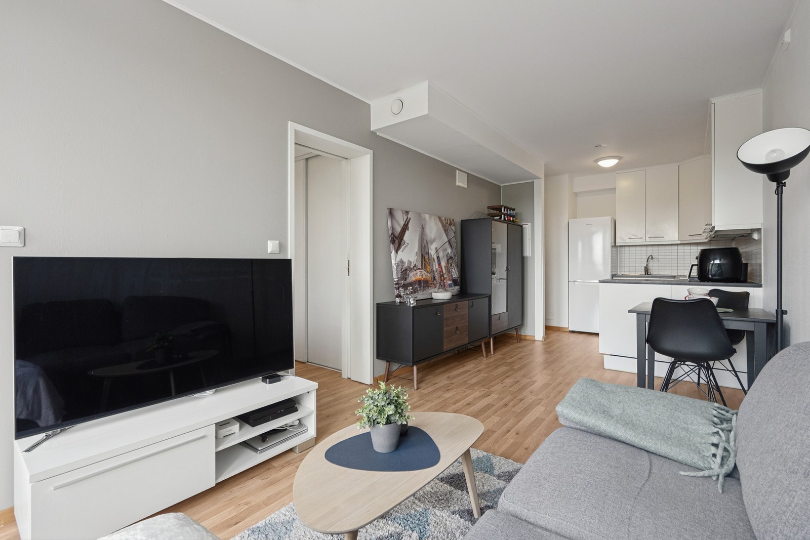 Boligen er utstyrt med balansert ventilasjon fra Flexit for et godt inneklima. Galleribilde