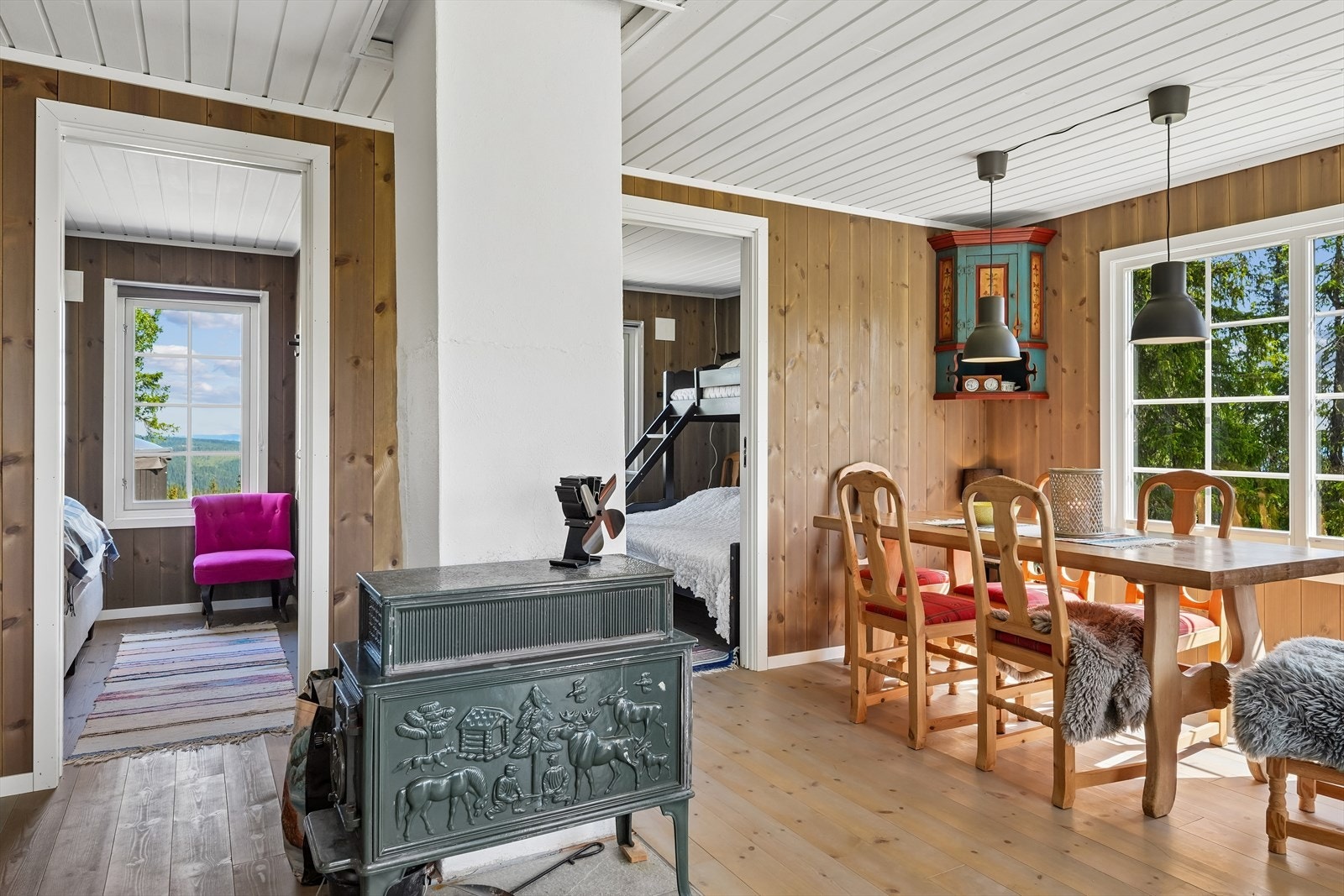 På kjølige dager sørger en Jøtul vedovn for lun og behagelig varme. Galleribilde