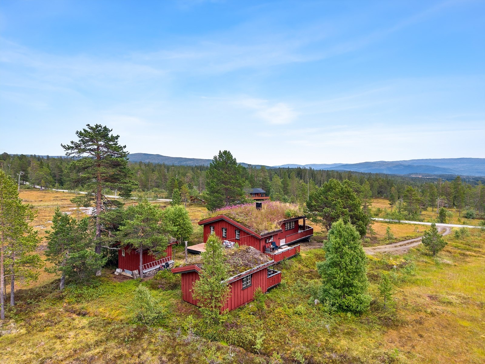 Velkommen til Flovollveien 19 - en koselig hytte med alt samlet på ett plan. Foto: Interiørfoto v/Haukdal. Galleribilde
