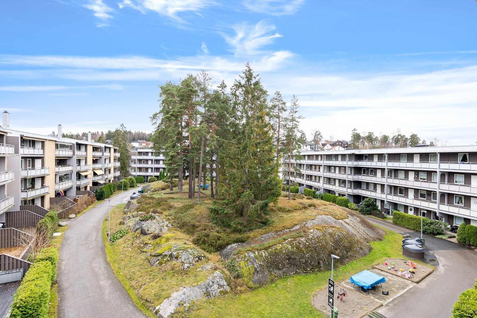 Bryn Atrium Boligsameie består av 110 boenheter og er oppført i 1999. Galleribilde