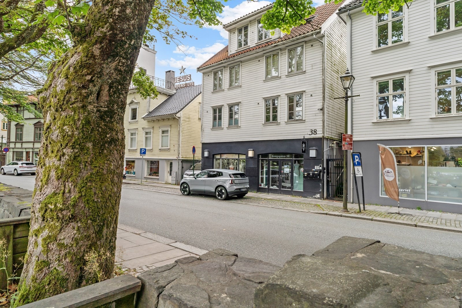 Her bor du midt i sentrum med umiddelbar nærhet til alt Stavanger har å by på. Galleribilde