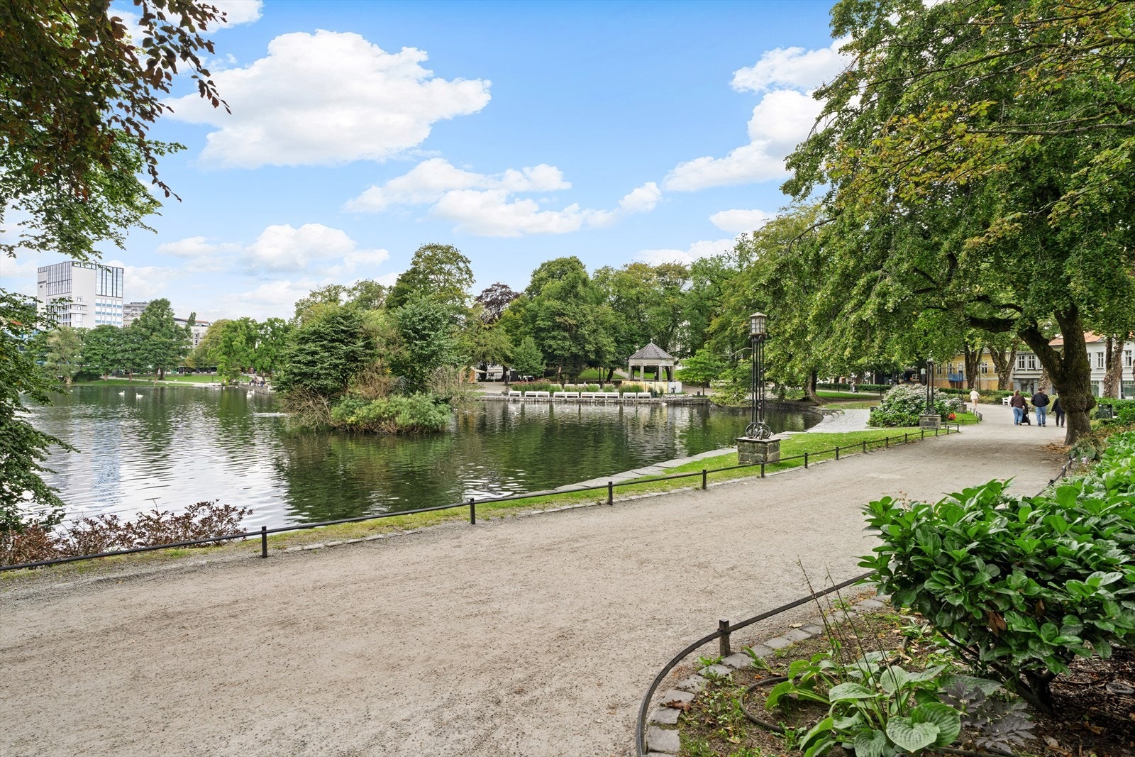 Kongsgata 38B har en meget sentral plassering i Stavanger sentrum. Byparken og Breiavannet like utenfor døren Galleribilde