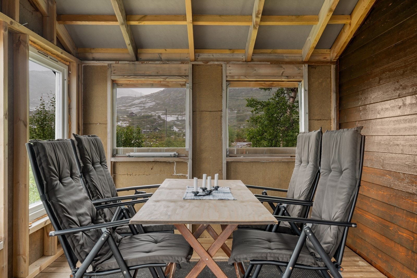 Snø i fjellet, upåklagelig utsikt og trivelige kvelder med venner i lune omgivelser. Galleribilde