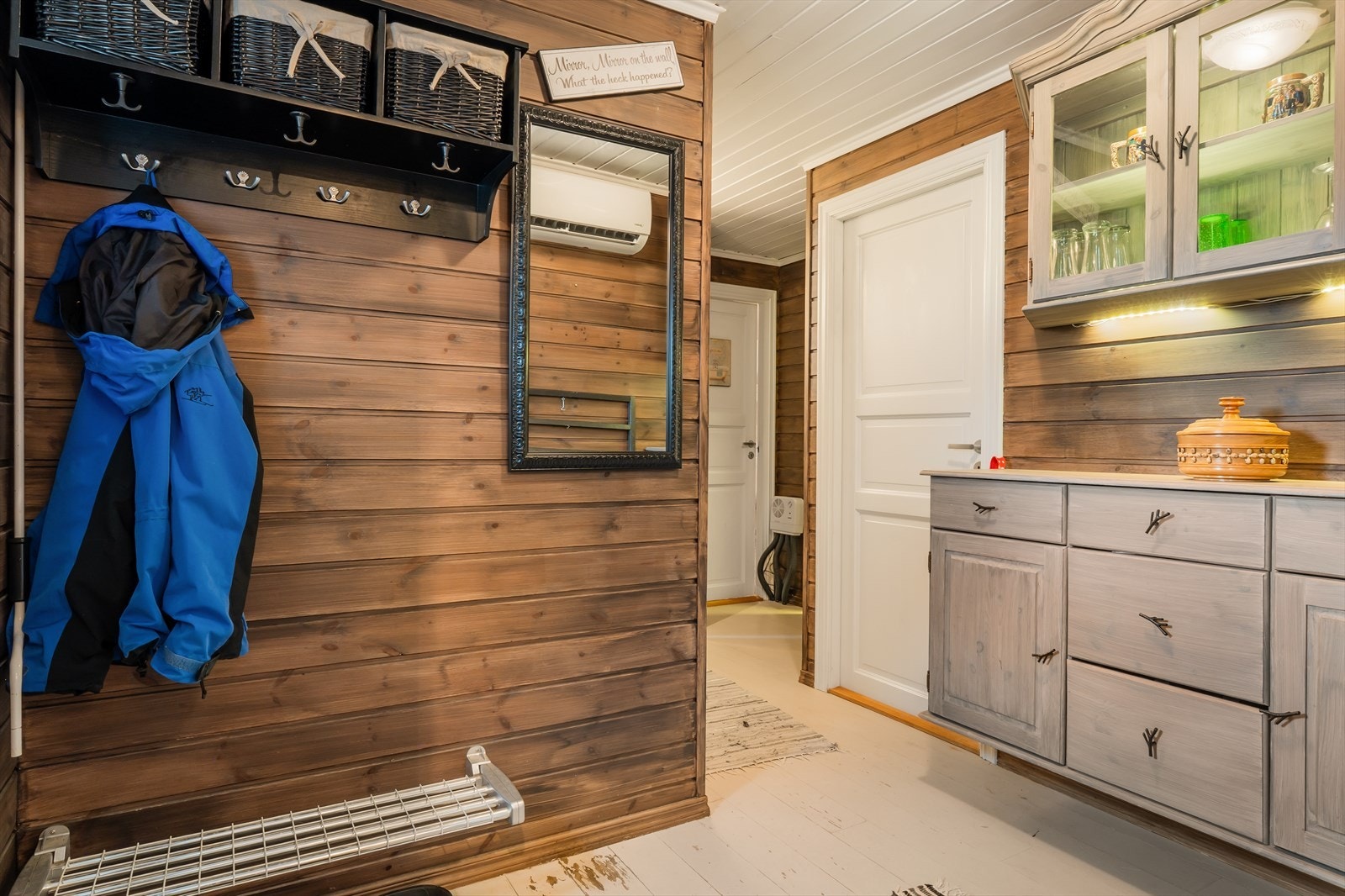 Velkommen inn! Tradisjonell hyttesjarm med varme og personlighet. Galleribilde