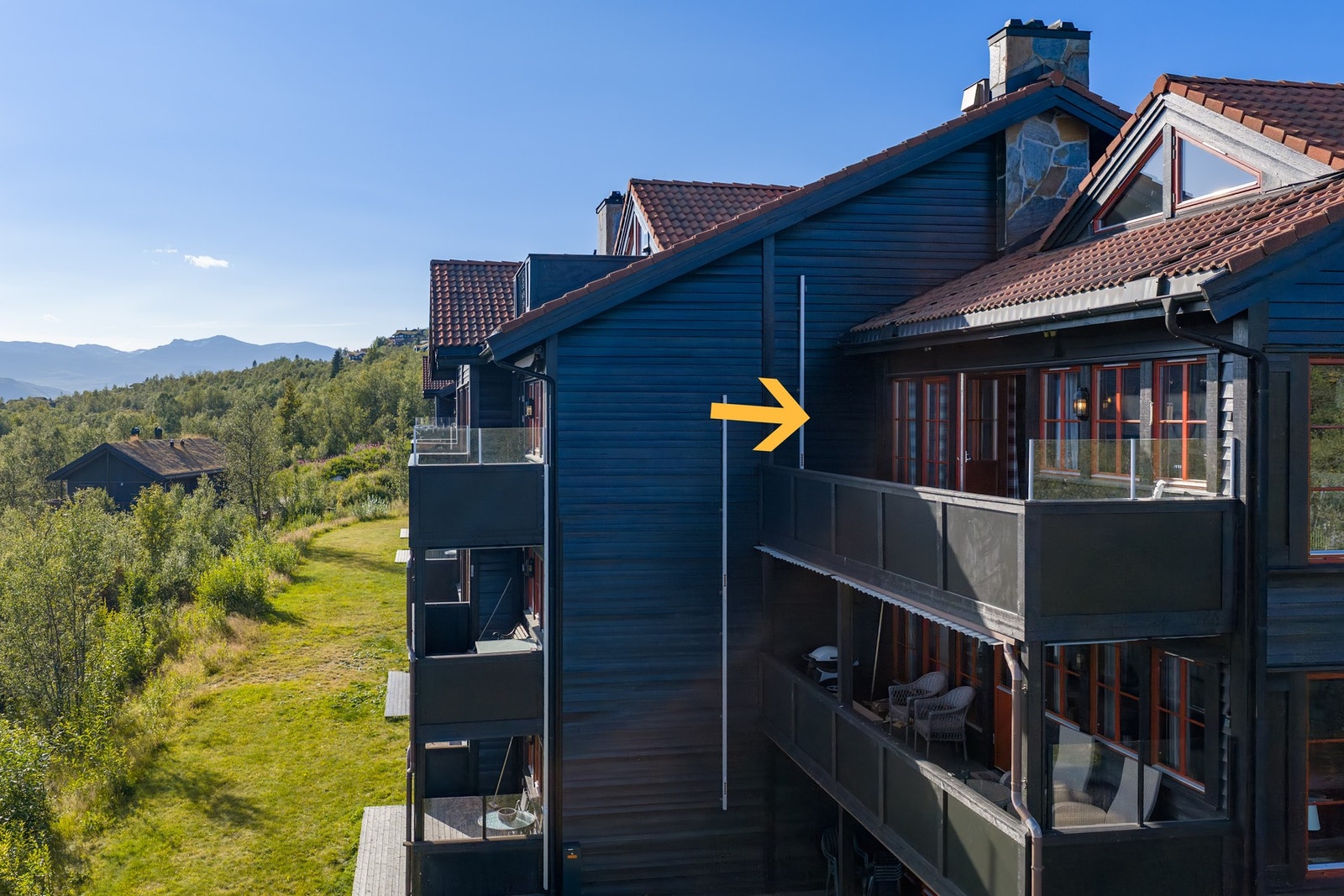 Leiligheten har en attraktiv beliggenhet på Beitostølen, med kort gangavstand til sentrum med et rikt utvalg av fasiliteter. Galleribilde