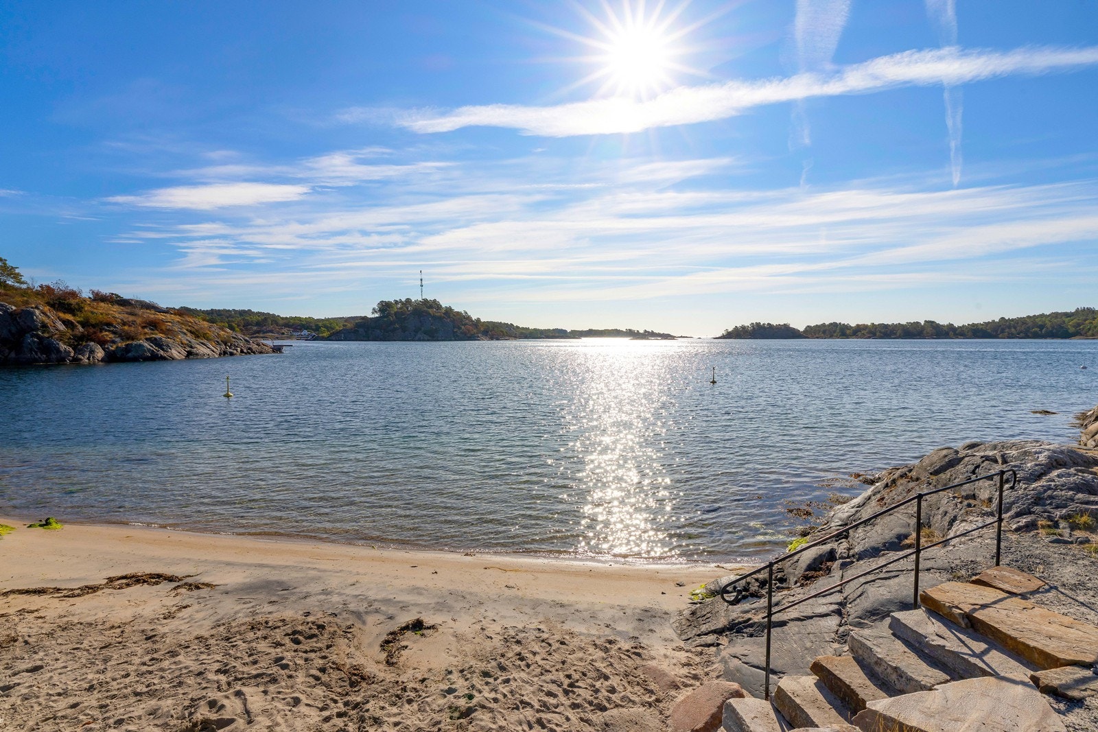 Nyt nærheten til sjøen med fin badestrand på Bystranda og vakre turområder rett i nabolaget. Galleribilde