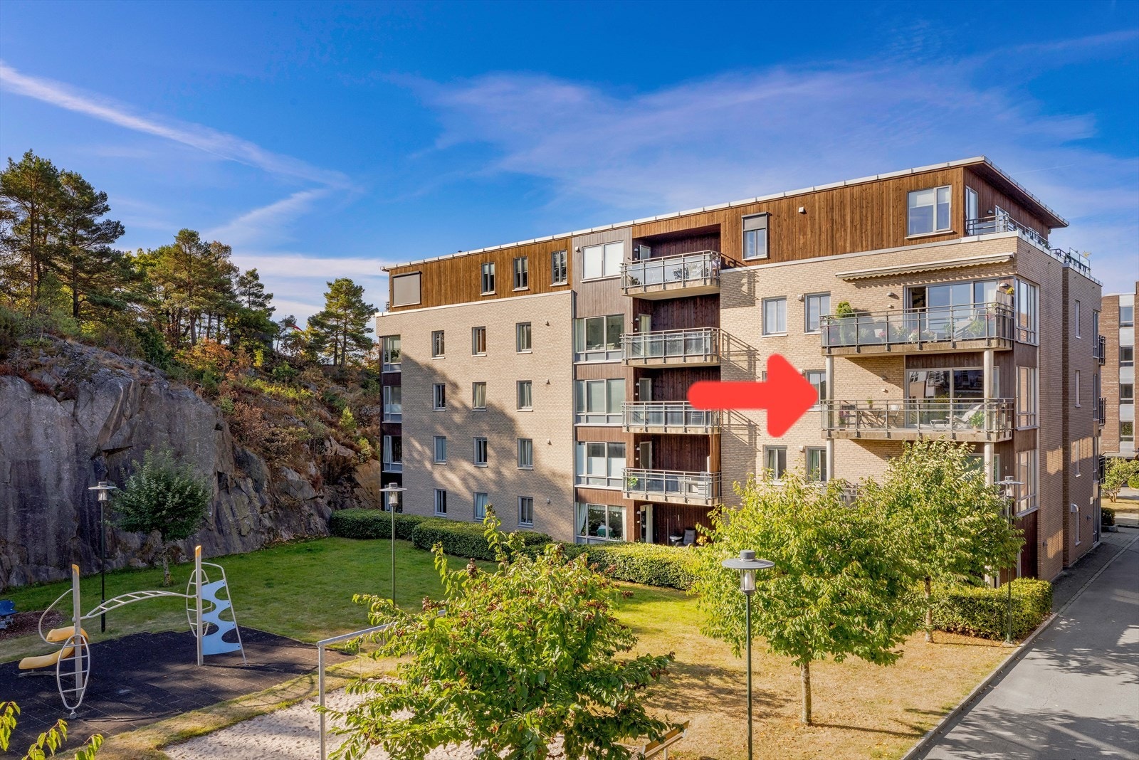 Velkommen til en lys og moderne leilighet med flott beliggenhet i populære Guldmand Brygge. Galleribilde