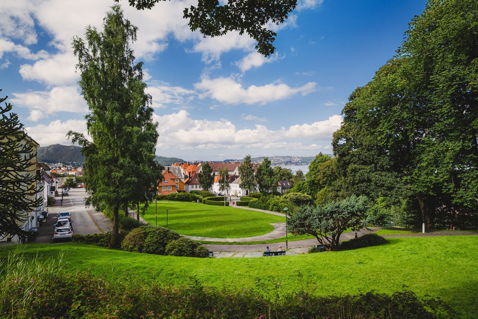 Meyermarken er et populært samlingspunkt i nærmiljøet, og byr på grønne omgivelser, aktivitetsmuligheter og et hyggelig sted å nyte hverdagen året rundt. Galleribilde