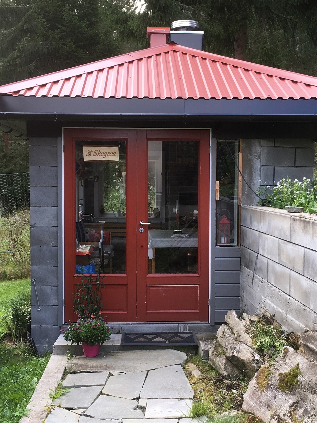 Skogroa/grillhuset er satt opp i 2015 Galleribilde