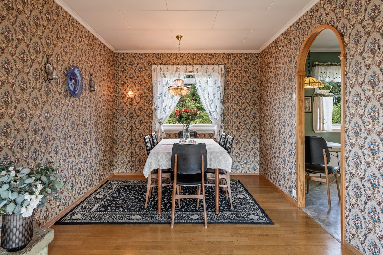 Naturlig plass for en større spisegruppe. Galleribilde