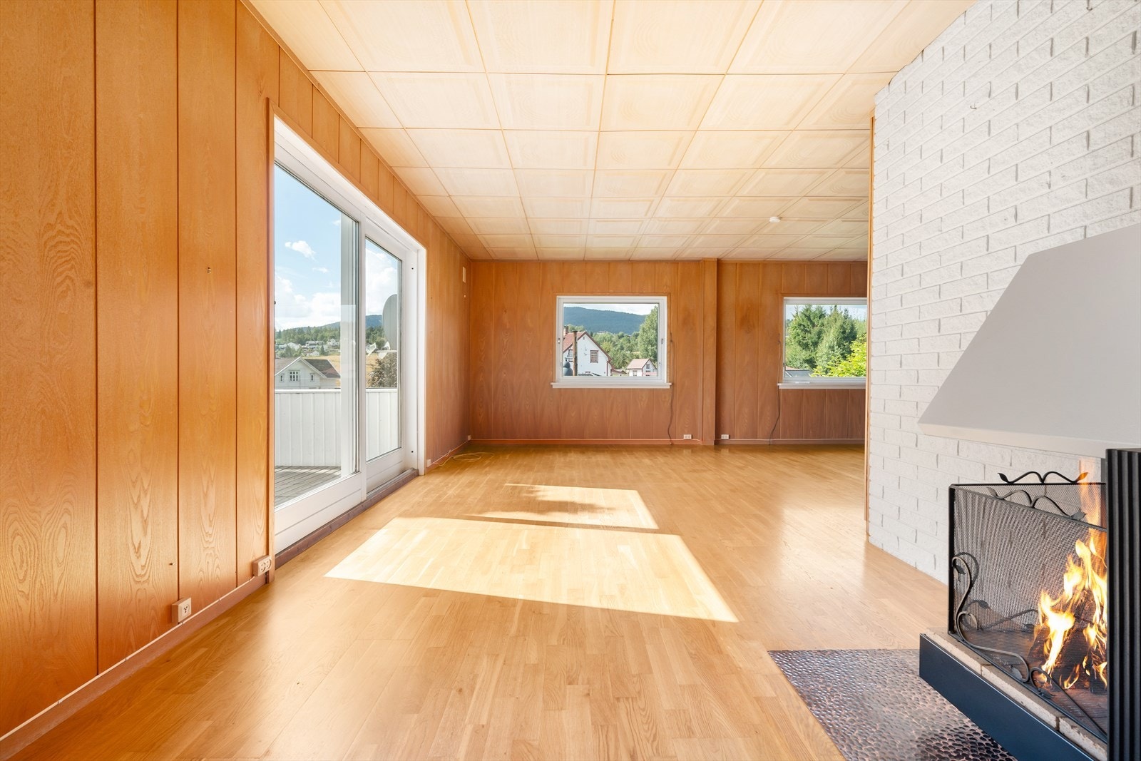 Romslig tomannsbolig med to separate boenheter og stor tomt. Galleribilde
