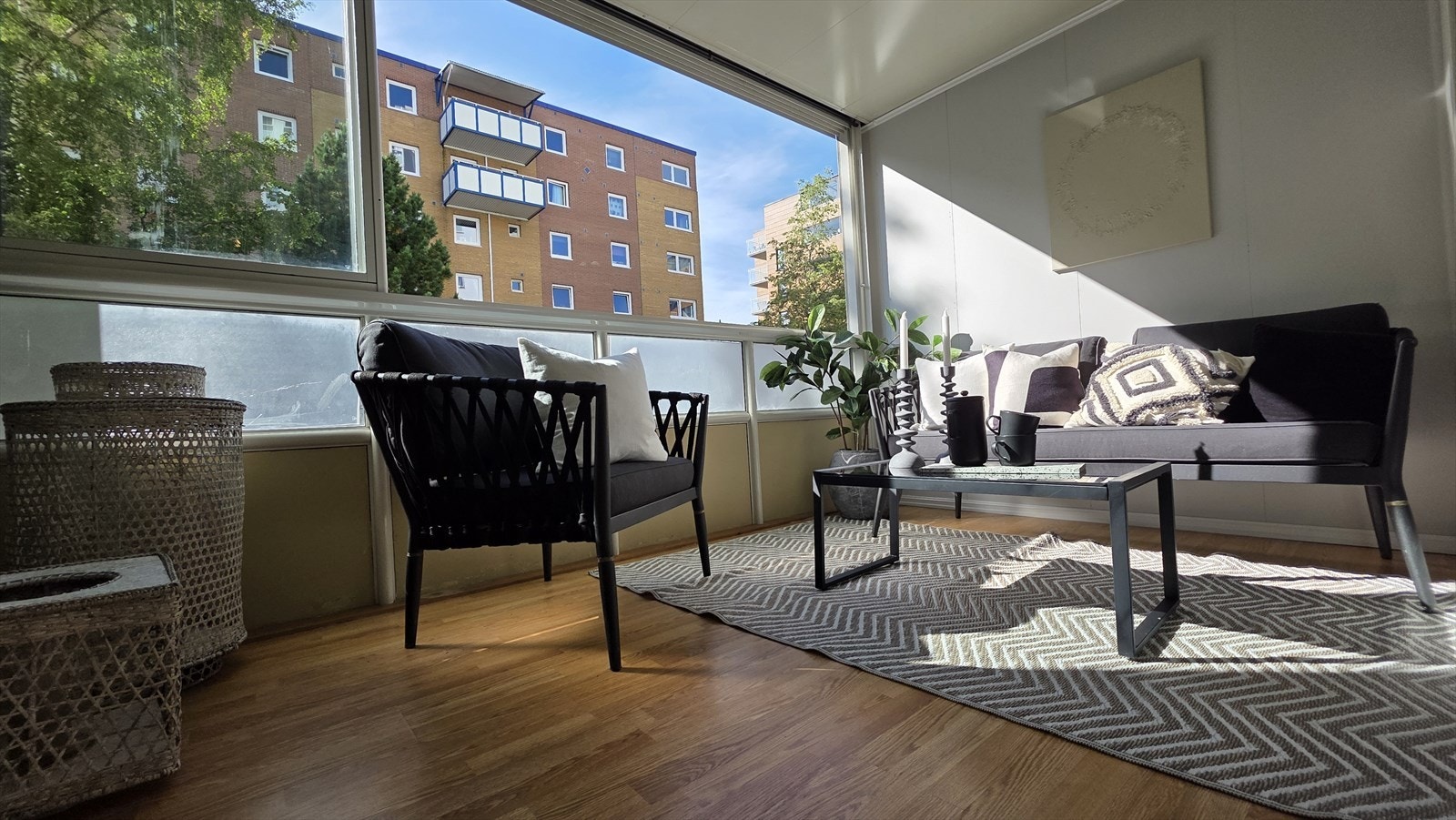 Innglasset balkong med på 9 kvadrat. Galleribilde