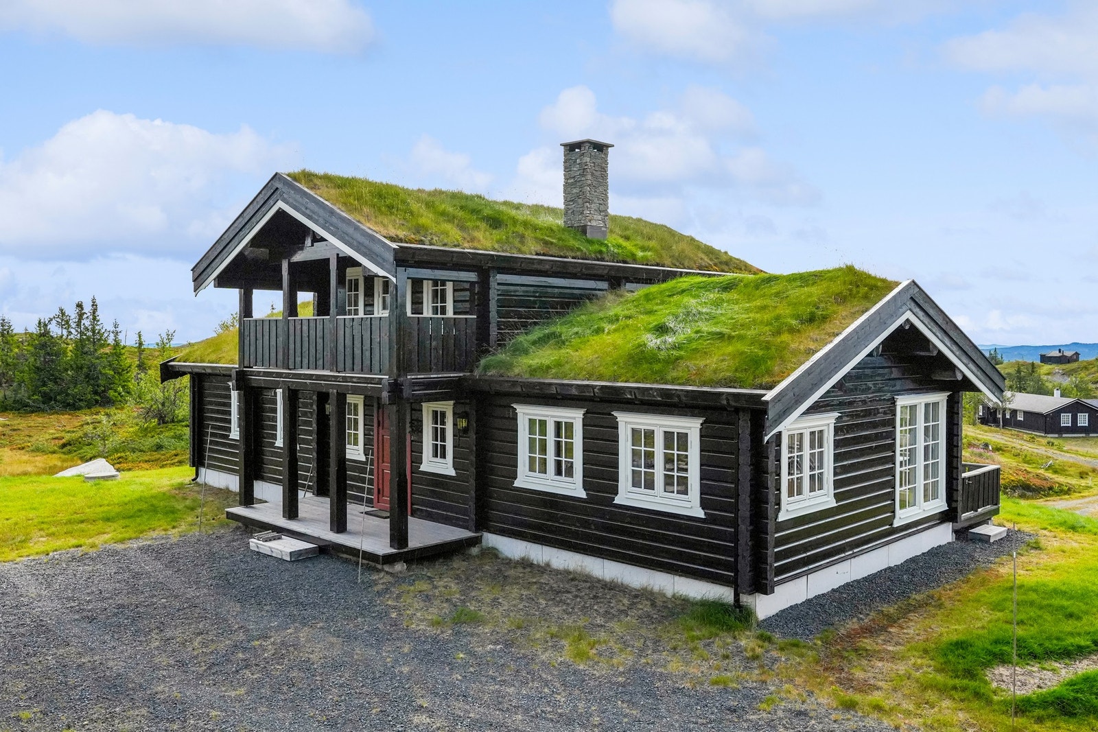 Dette er en velholdt laftehytte bygd i 2016 Galleribilde