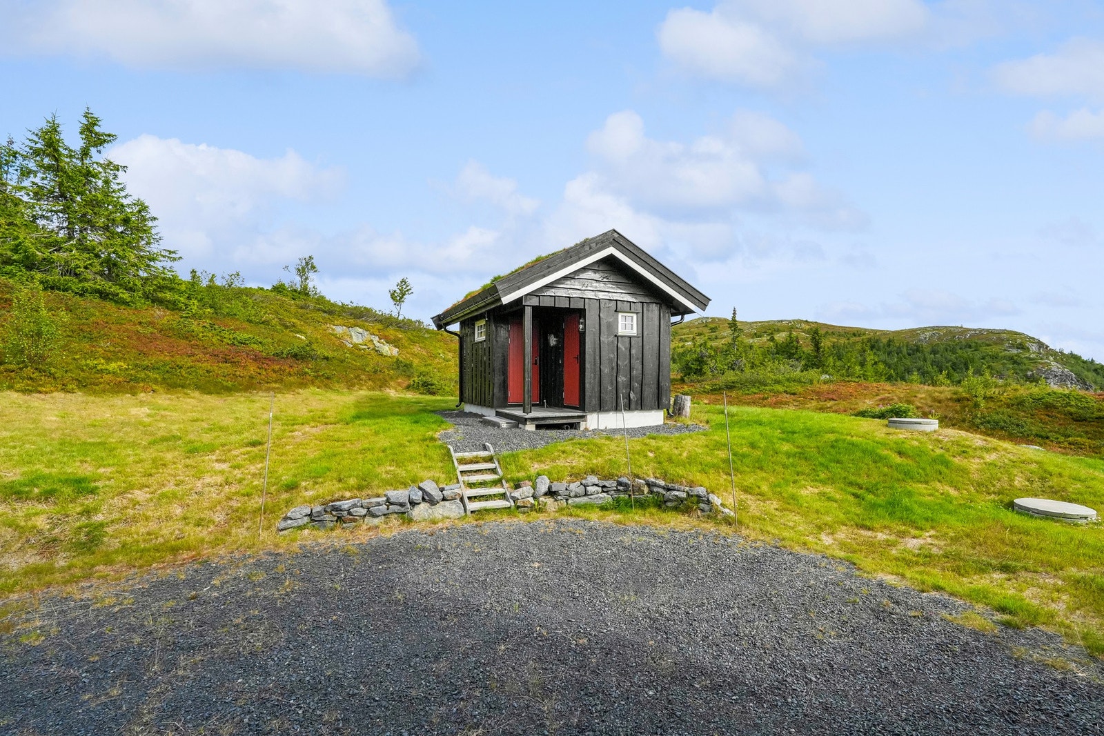 Uthuset er bygd i 2016 Galleribilde