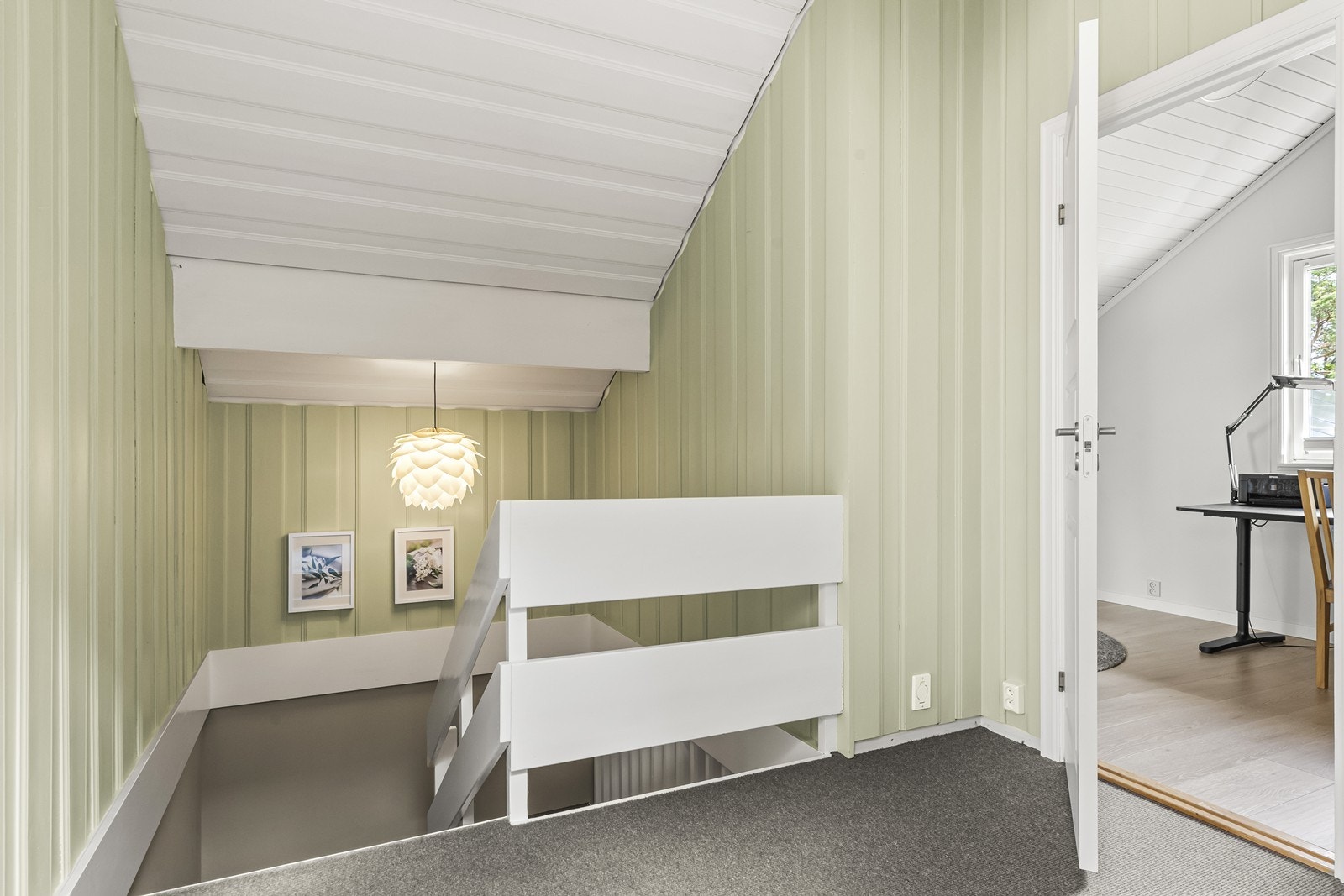 Trapperommet i 2. etasje som leder til de 3 soverommene og badet. Galleribilde