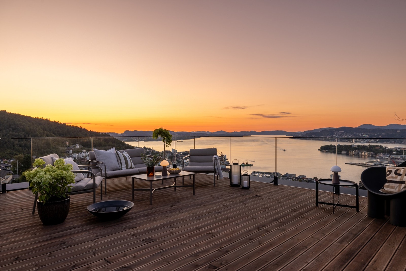 En eksepsjonell og spektakulær enebolig med nydelig takterrasse og fantastisk utsikt. Galleribilde