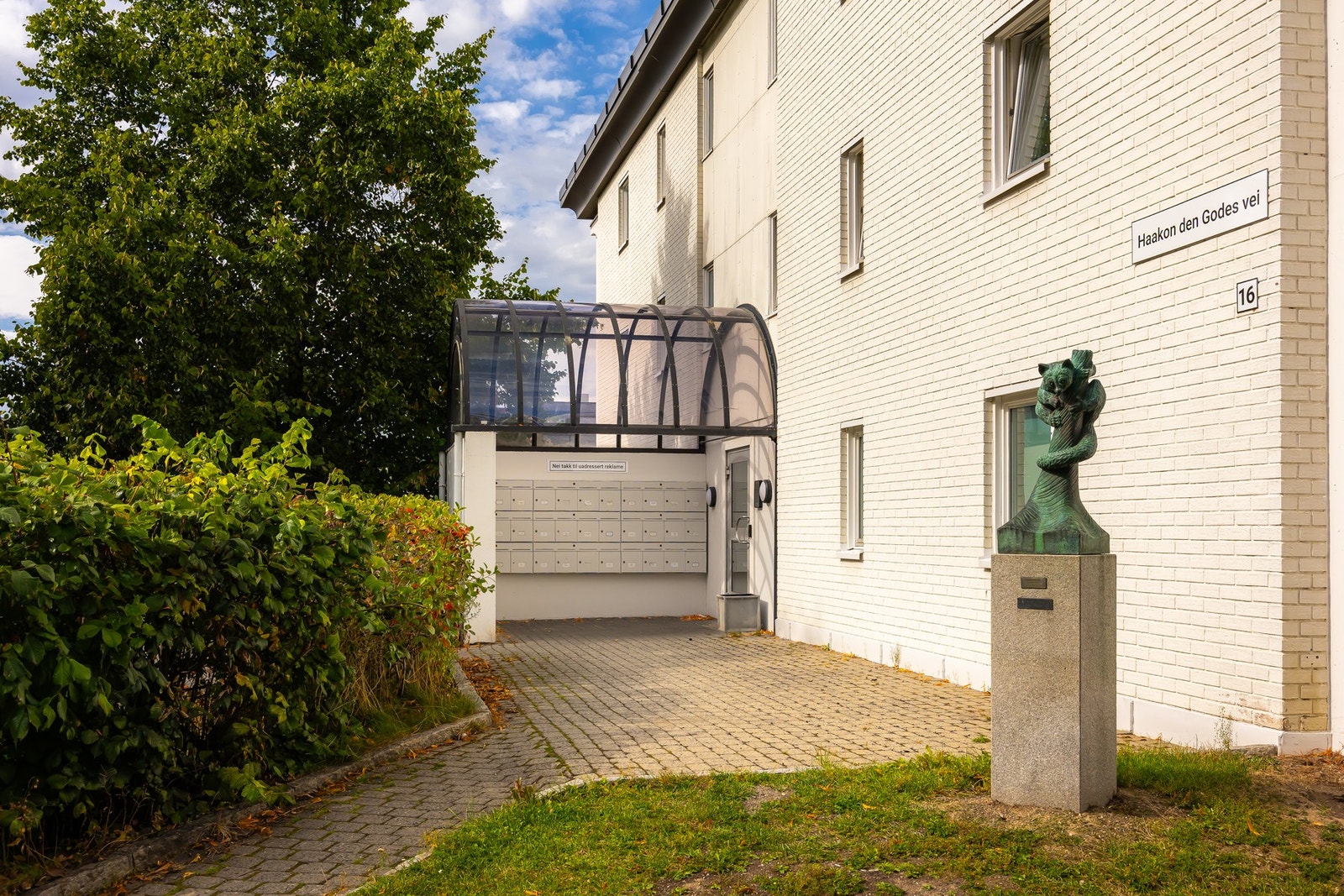 Inngangsparti. Galleribilde