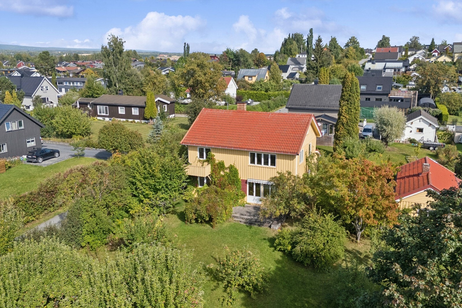 Velkommen til Hagavegen 7 - Koselig eiendom med hel tomannsbolig, innredet anneks og romslig tomt. Galleribilde