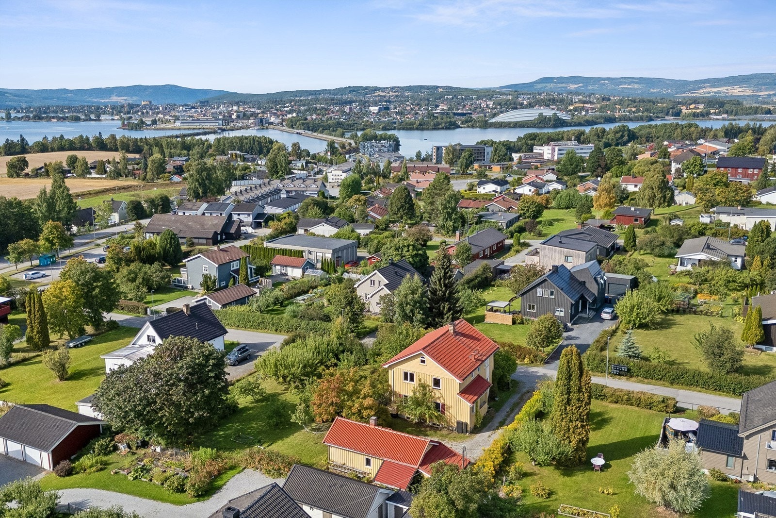 En beliggenhet for deg som ønsker å bo i kort avstand til det meste, om det så er handel eller treningsmuligheter - på treningsstudio eller utendørs. Galleribilde