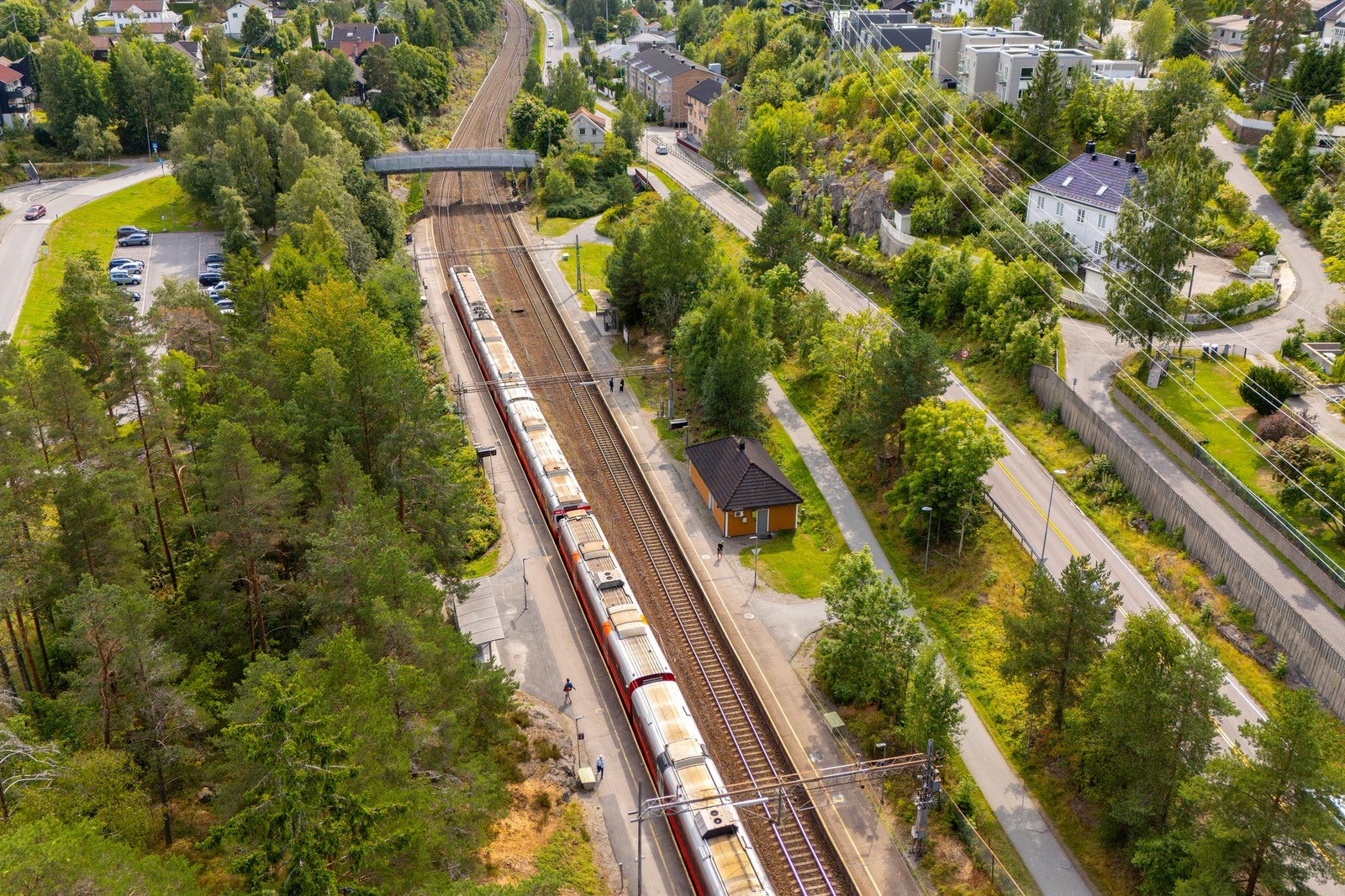 Myrvoll stasjon ligger i gangavstand og gir gode togforbindelser mot Oslo og Ski. Galleribilde