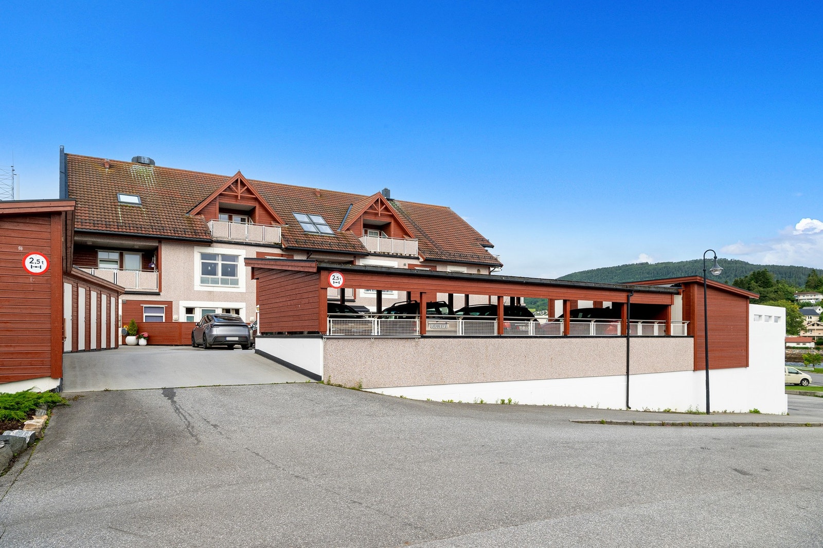 Adkomst ved hotellet Galleribilde