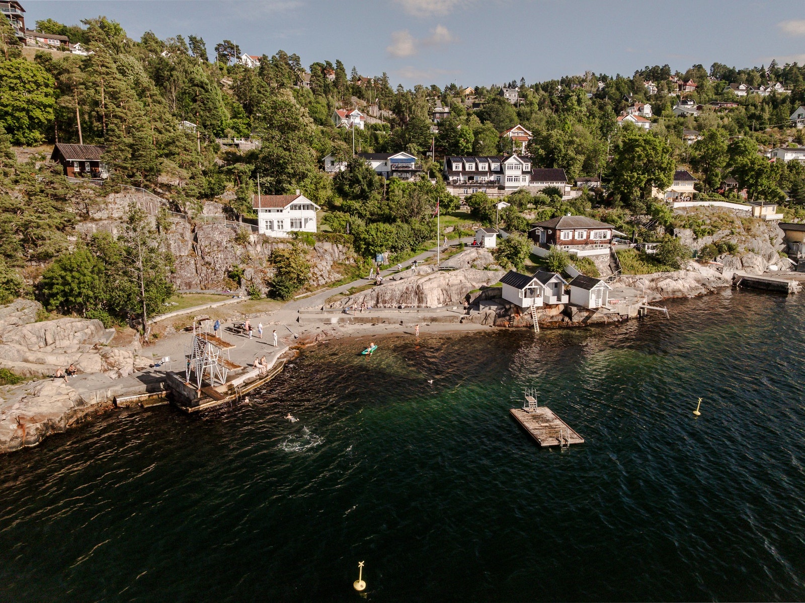 Fjellstrand er et naturskjønt og attraktivt område med nærhet til både Oslofjorden og marka med mange muligheter for friluftsliv. Galleribilde
